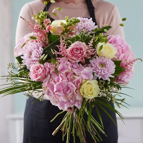 Large Pastel Hand-tied bouquet made with the finest flowers - Fast Shipping